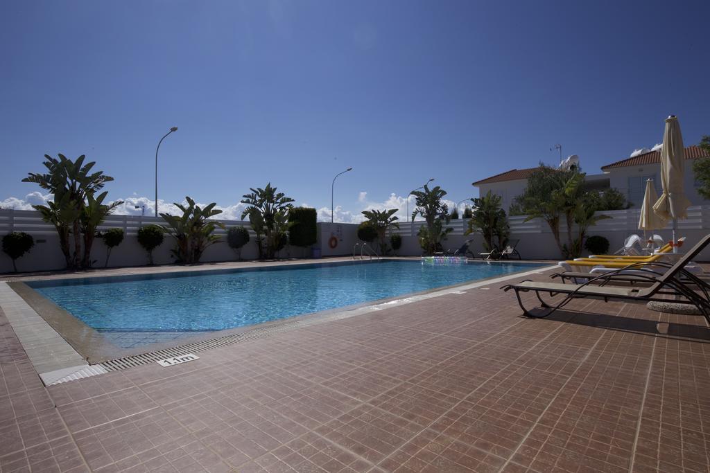 Sunny Cyprus Villa Paralimni Bagian luar foto